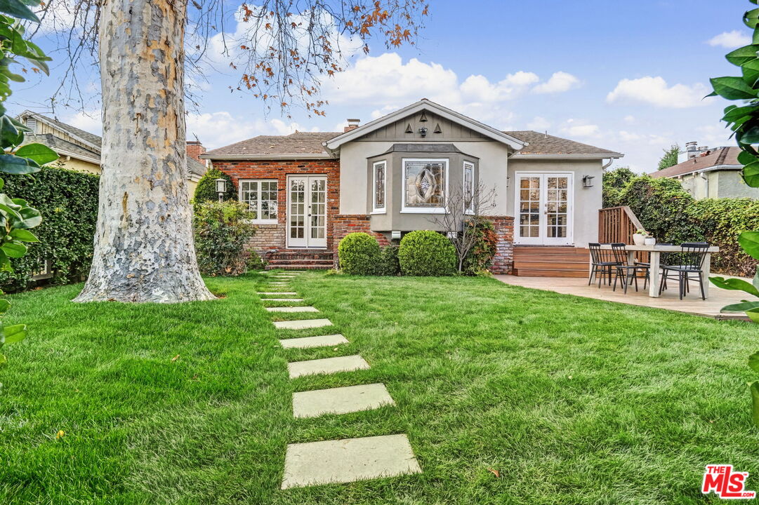 5009 Willowcrest Ave