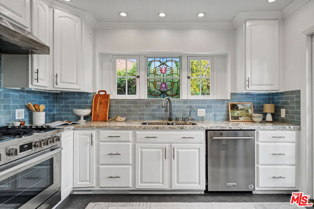 5009 Willowcrest Ave