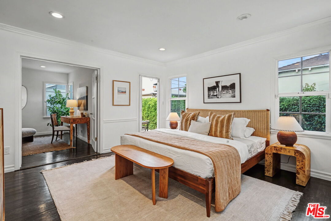 5009 Willowcrest Ave