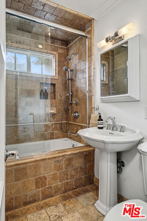 5009 Willowcrest Ave