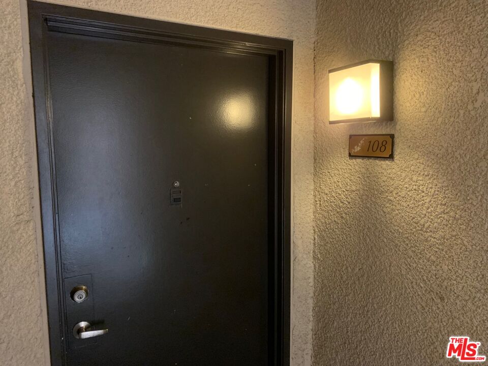 5530 Owensmouth Ave Unit: 108