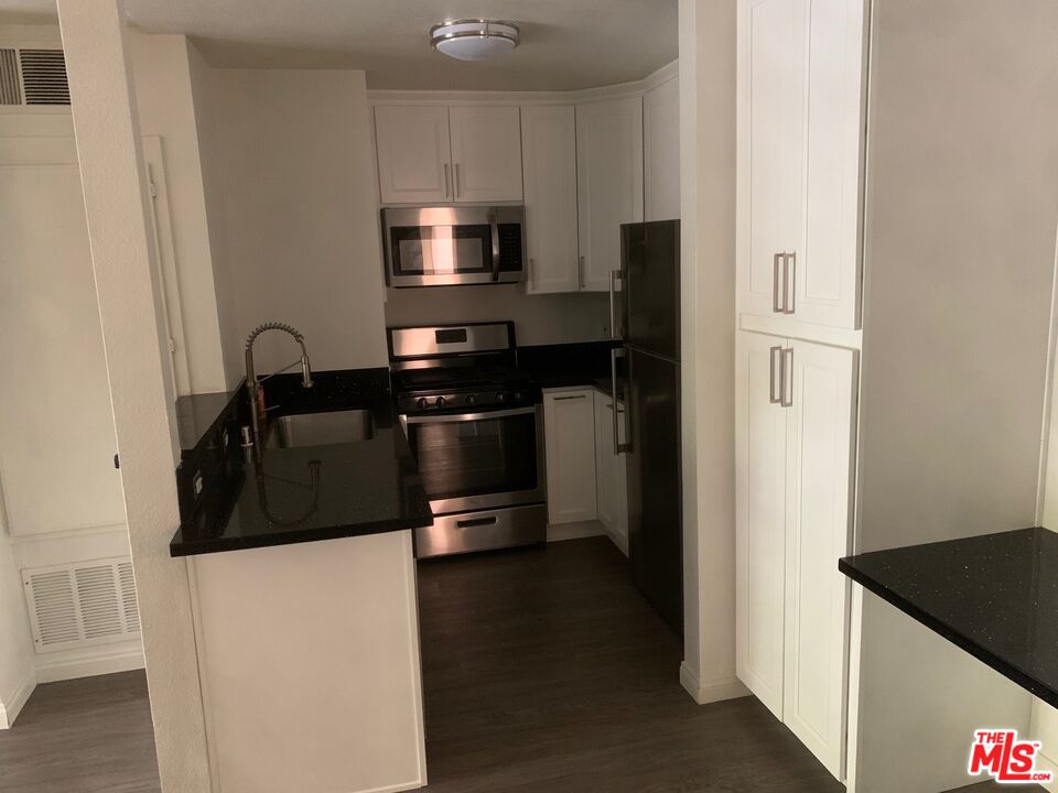 5530 Owensmouth Ave Unit: 108