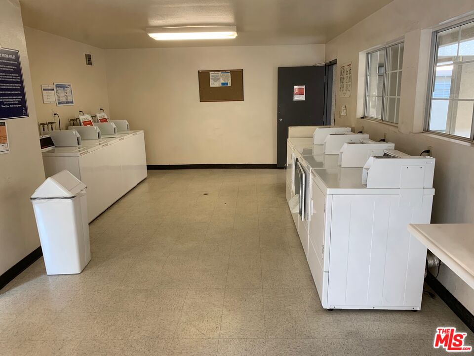 5530 Owensmouth Ave Unit: 108