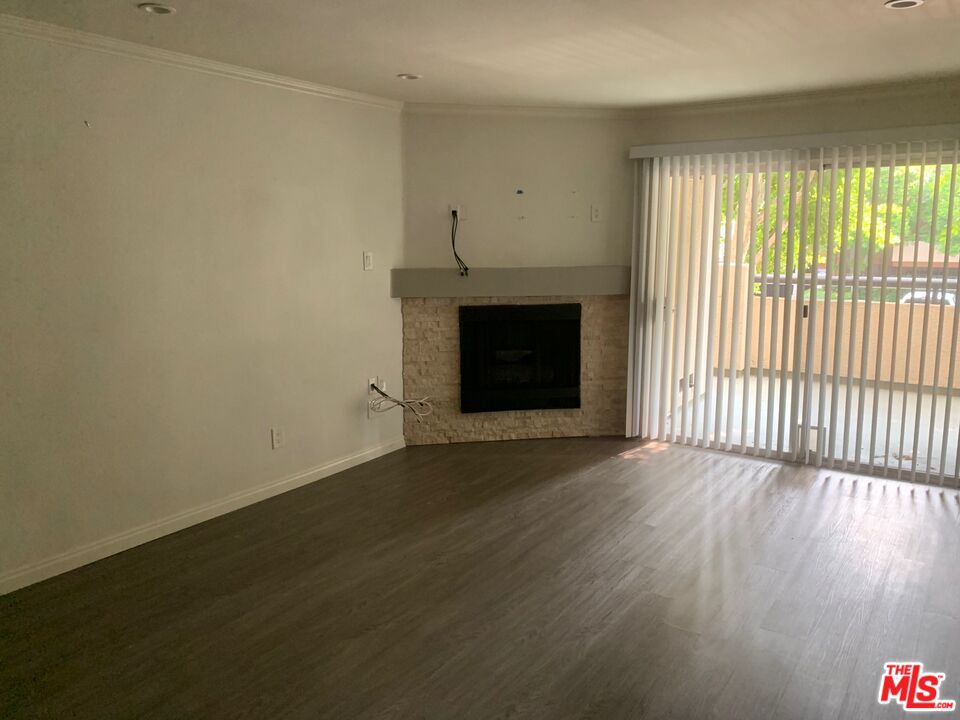 5530 Owensmouth Ave Unit: 108