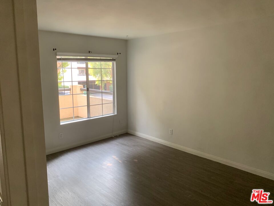 5530 Owensmouth Ave Unit: 108