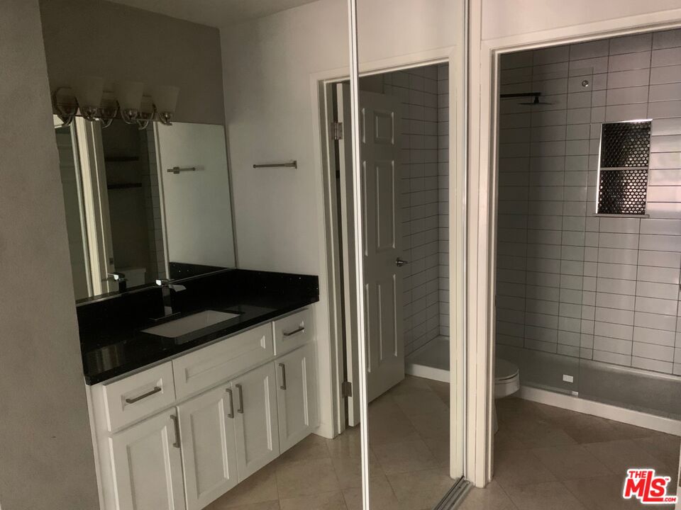 5530 Owensmouth Ave Unit: 108