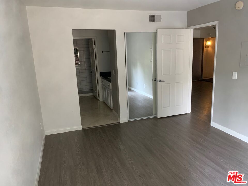 5530 Owensmouth Ave Unit: 108