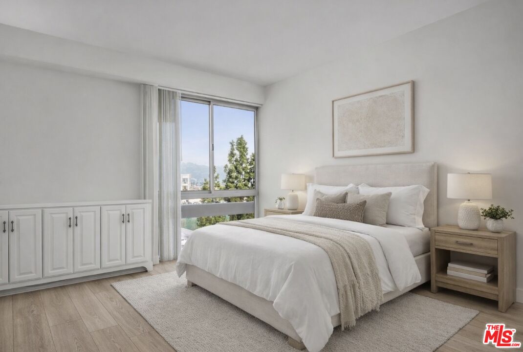 320 N Maple Dr Unit: PH-605