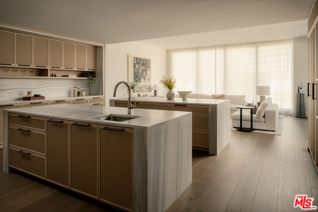 9900 S Santa Monica Blvd Unit: 3A