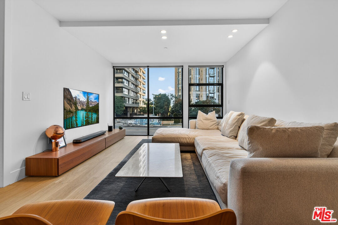 10777 Wilshire Blvd Unit: 208