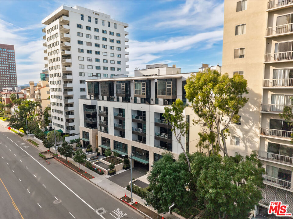 10777 Wilshire Blvd Unit: 208