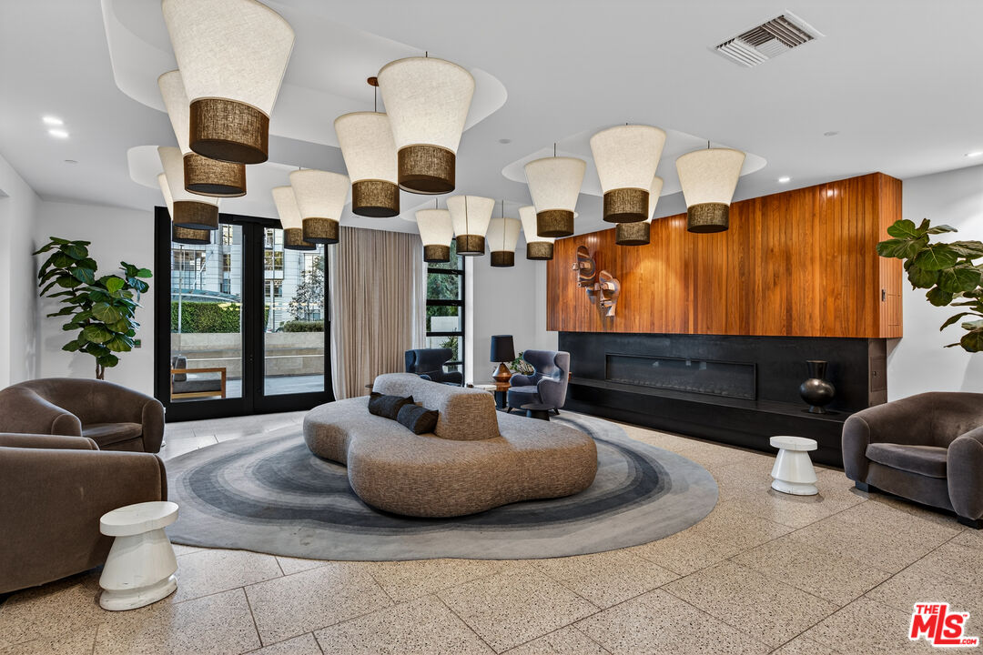 10777 Wilshire Blvd Unit: 208