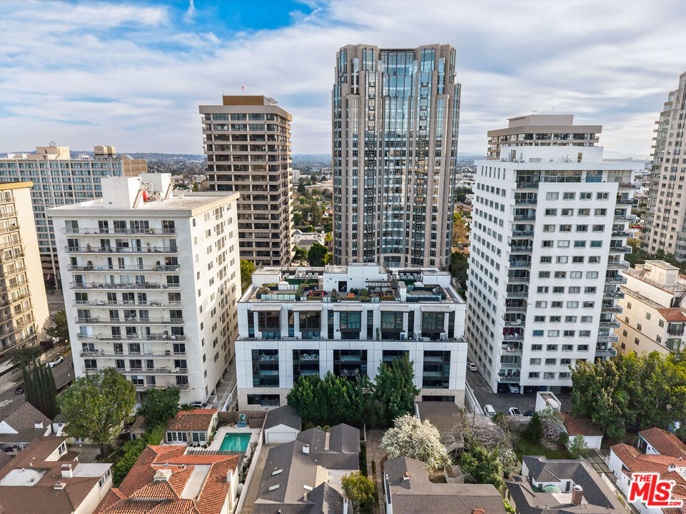 10777 Wilshire Blvd Unit: 208