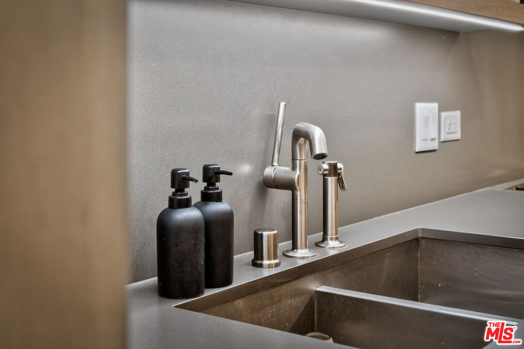 10777 Wilshire Blvd Unit: 208