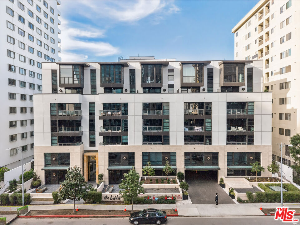 10777 Wilshire Blvd Unit: 208