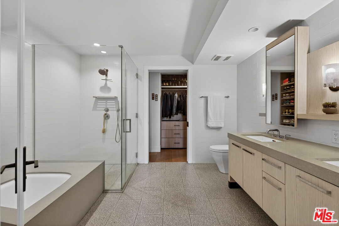 10777 Wilshire Blvd Unit: 208