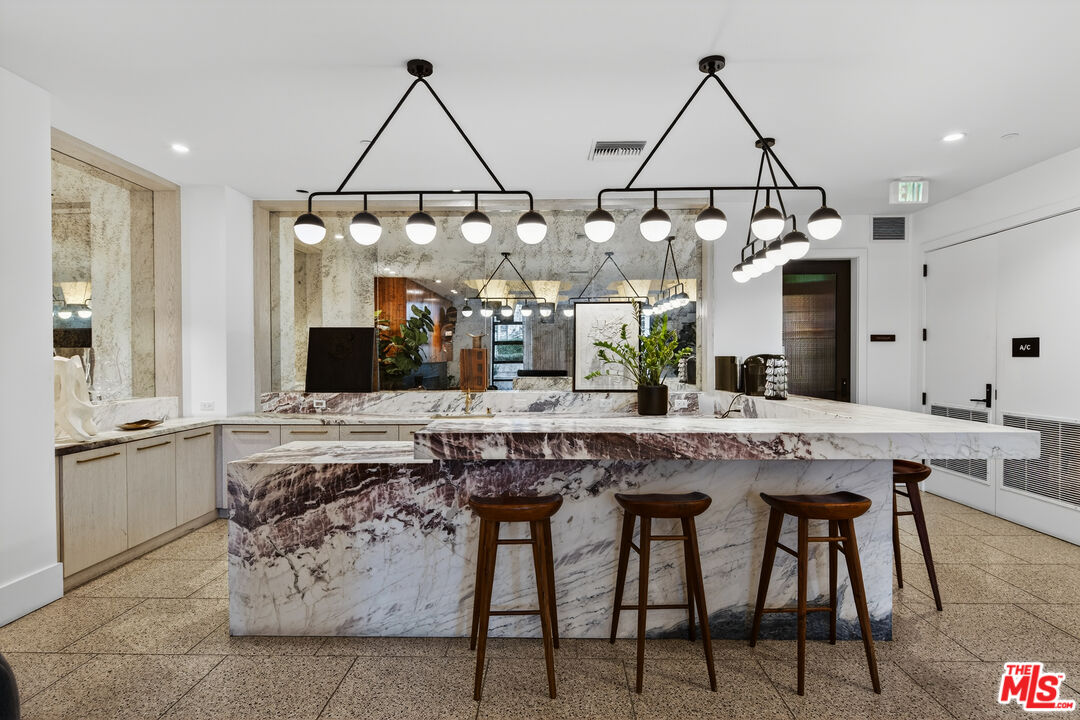 10777 Wilshire Blvd Unit: 208