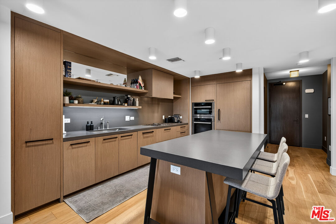 10777 Wilshire Blvd Unit: 208