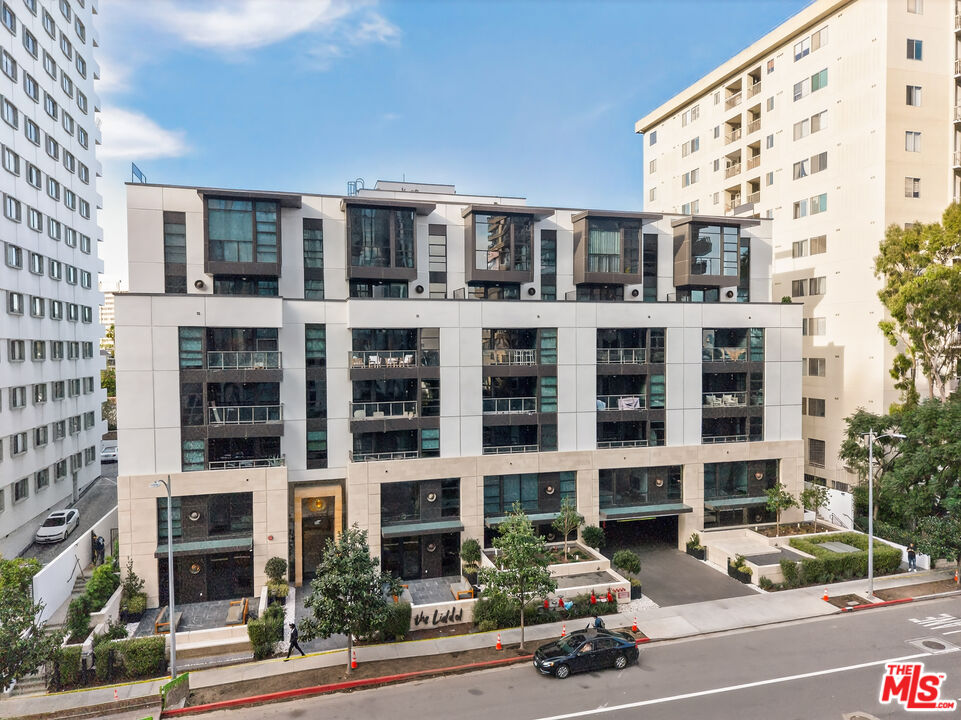 10777 Wilshire Blvd Unit: 208