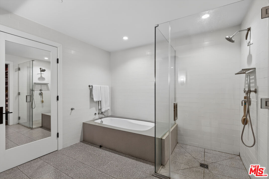 10777 Wilshire Blvd Unit: 208