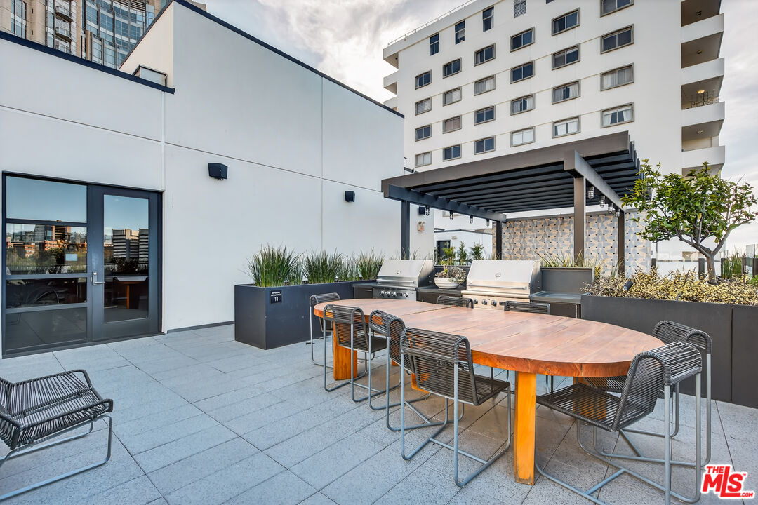 10777 Wilshire Blvd Unit: 208