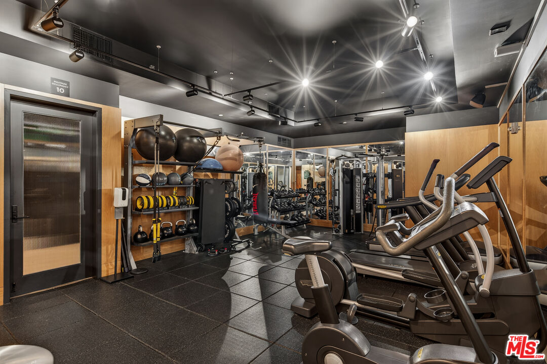 10777 Wilshire Blvd Unit: 208