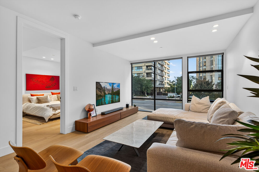 10777 Wilshire Blvd Unit: 208