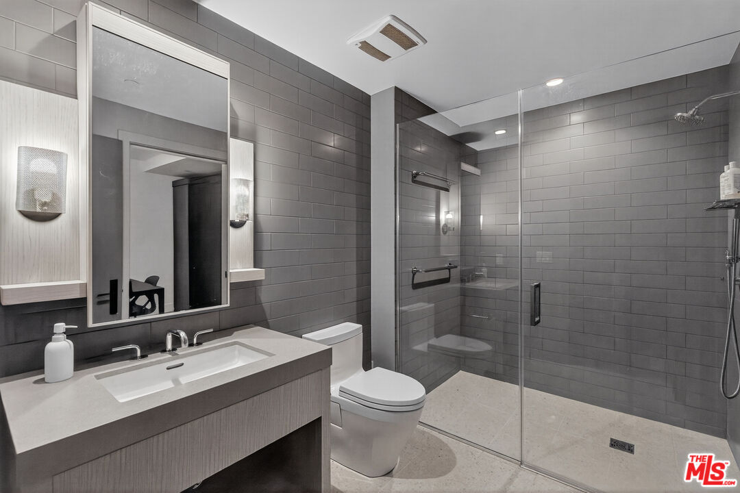 10777 Wilshire Blvd Unit: 208