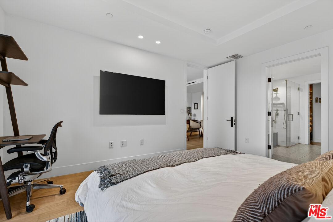 10777 Wilshire Blvd Unit: 208