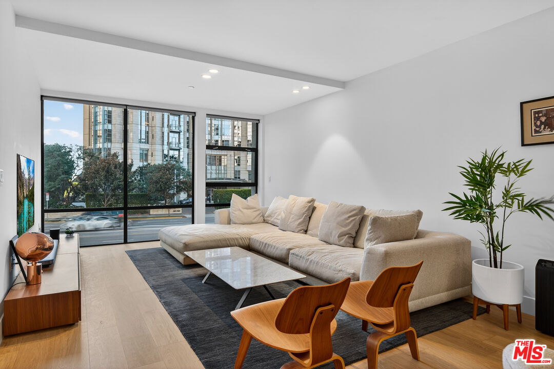 10777 Wilshire Blvd Unit: 208