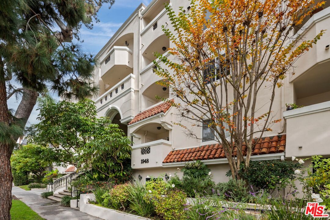 1948 Malcolm Ave Unit: 305