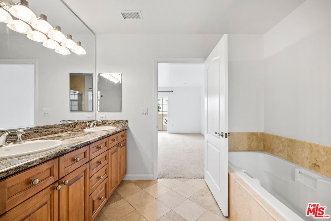 1948 Malcolm Ave Unit: 305