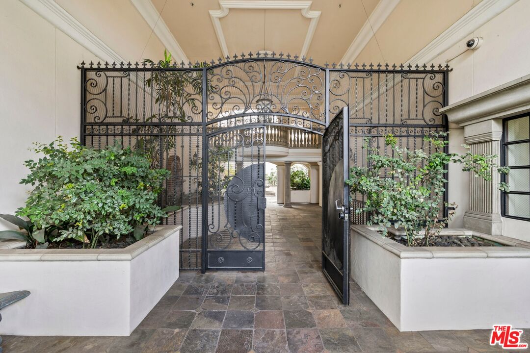 1948 Malcolm Ave Unit: 305