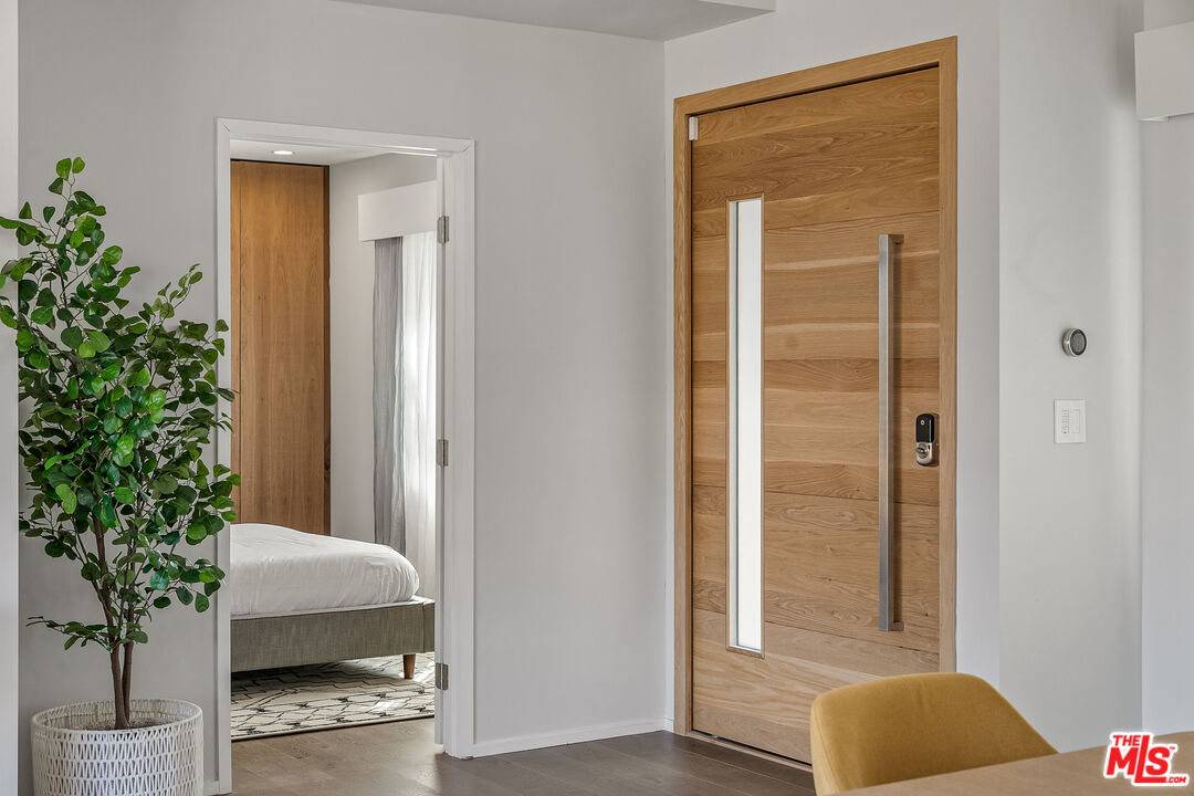 2612 Carman Crest Dr