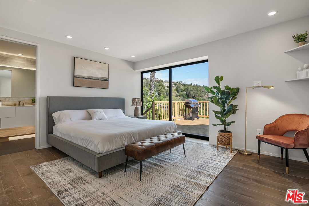 2612 Carman Crest Dr