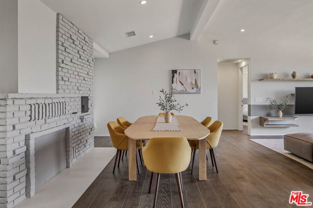 2612 Carman Crest Dr