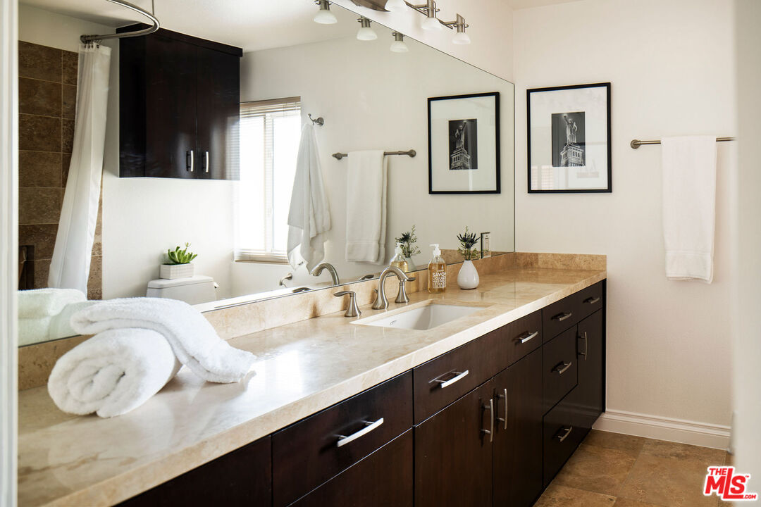 1121 N Olive Dr Unit: 201