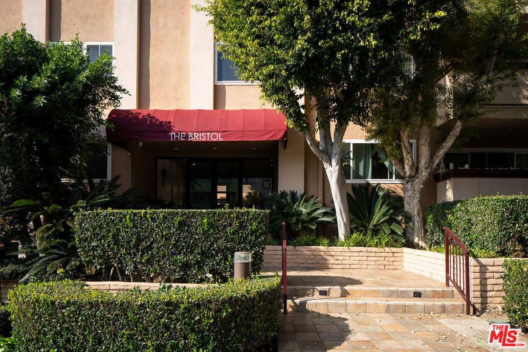 1121 N Olive Dr Unit: 201