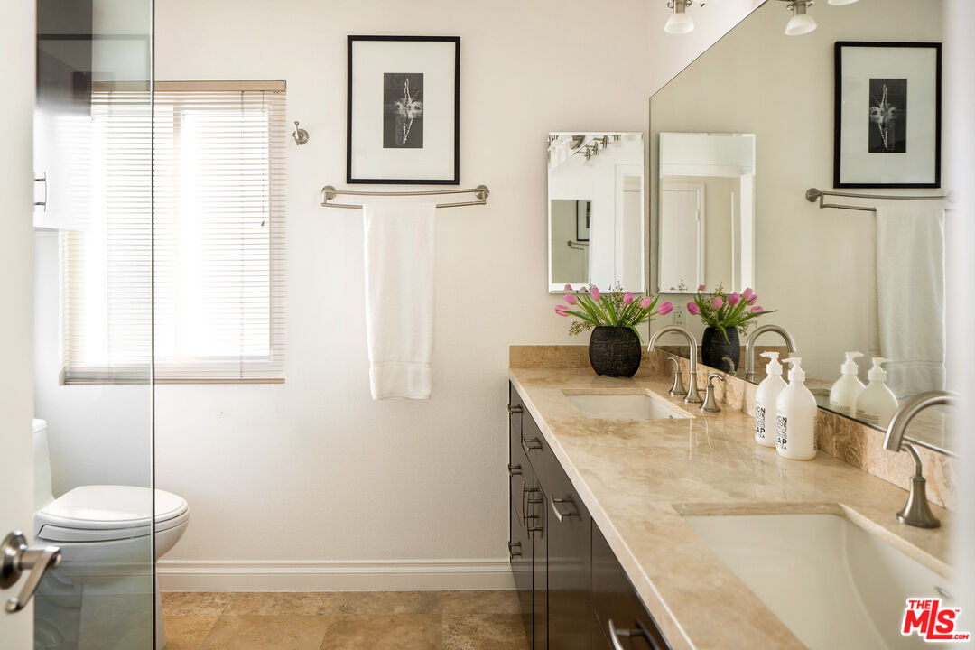 1121 N Olive Dr Unit: 201