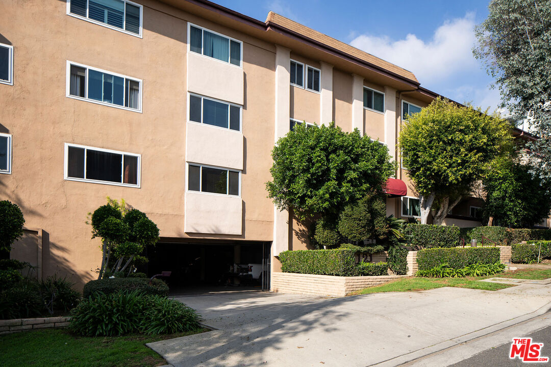 1121 N Olive Dr Unit: 201