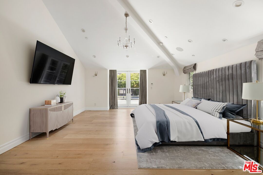 1214 Coldwater Canyon Dr