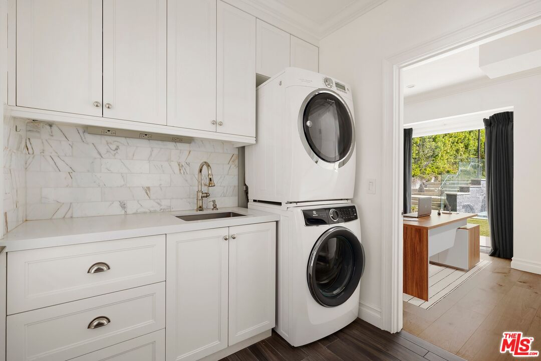 1214 Coldwater Canyon Dr