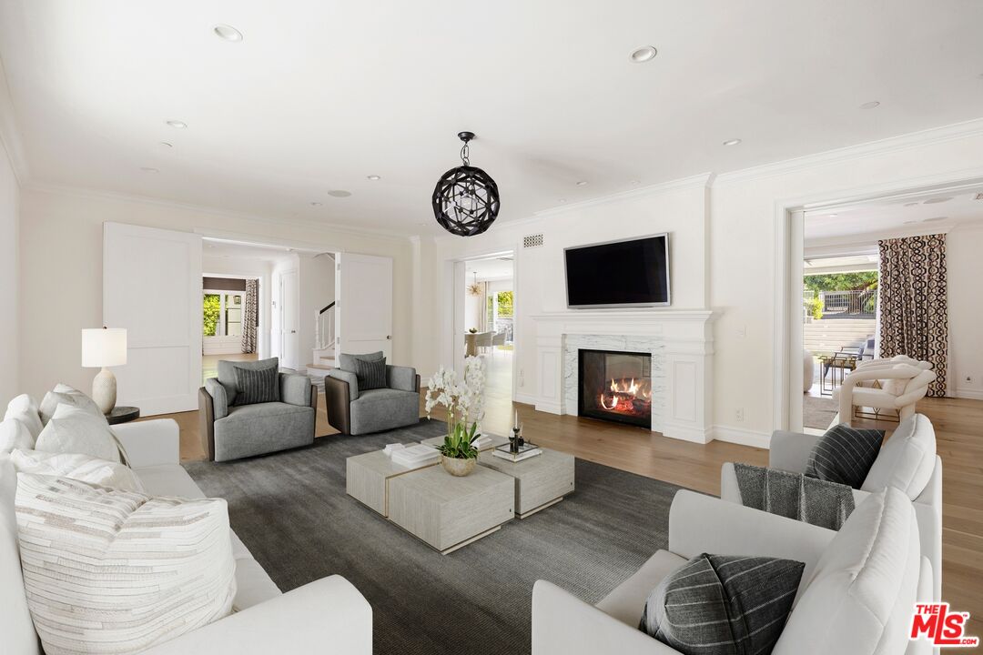 1214 Coldwater Canyon Dr