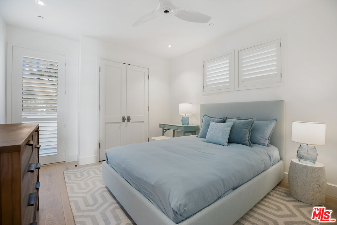 1347 Palisades Beach Rd