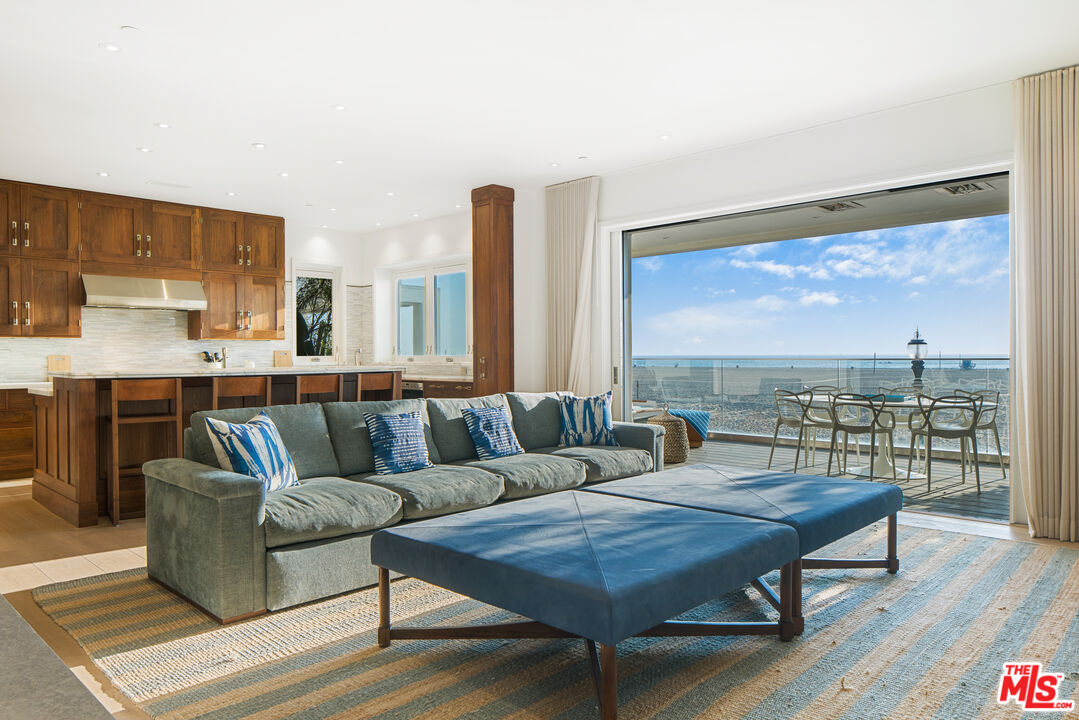 1347 Palisades Beach Rd