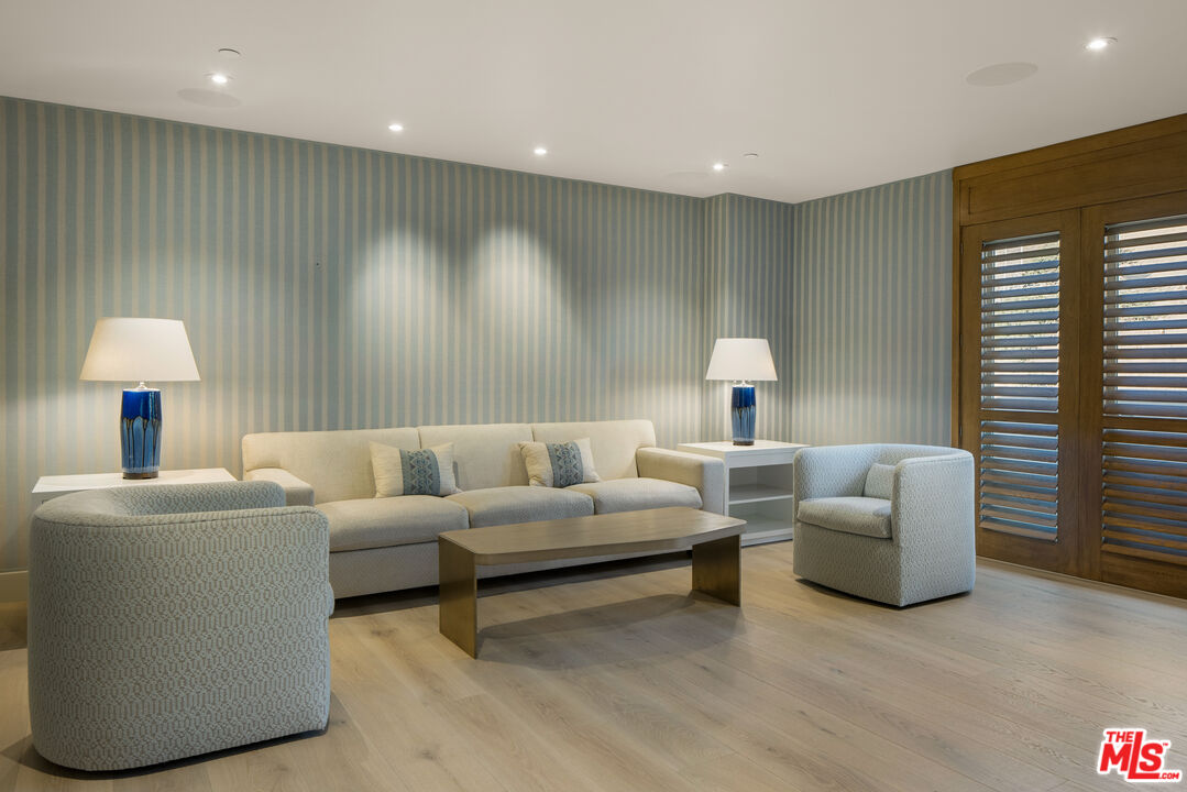 1347 Palisades Beach Rd