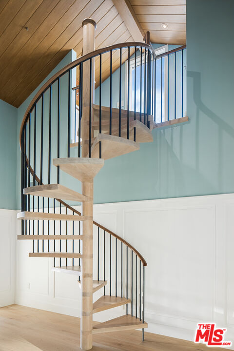 1347 Palisades Beach Rd