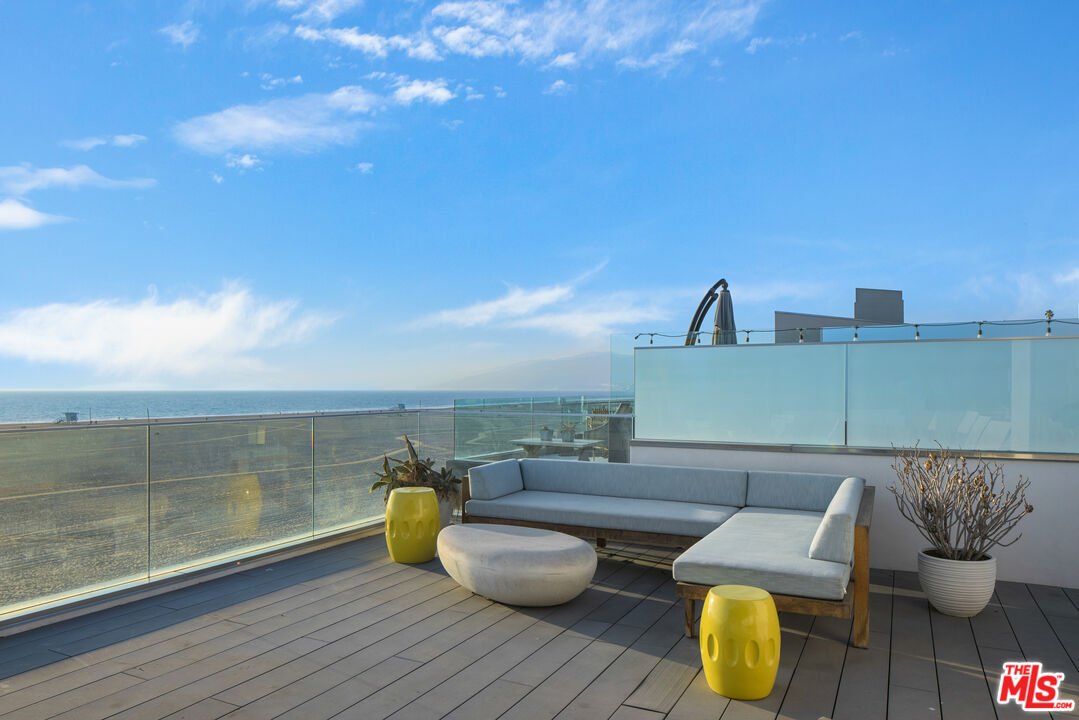 1347 Palisades Beach Rd