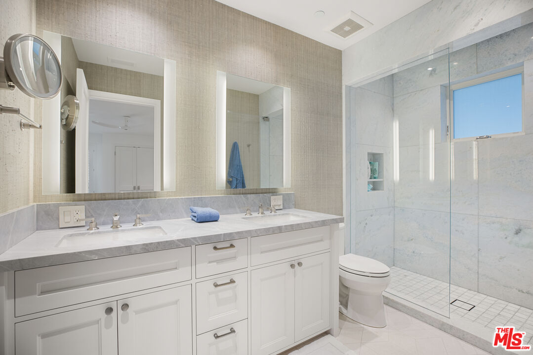 1347 Palisades Beach Rd