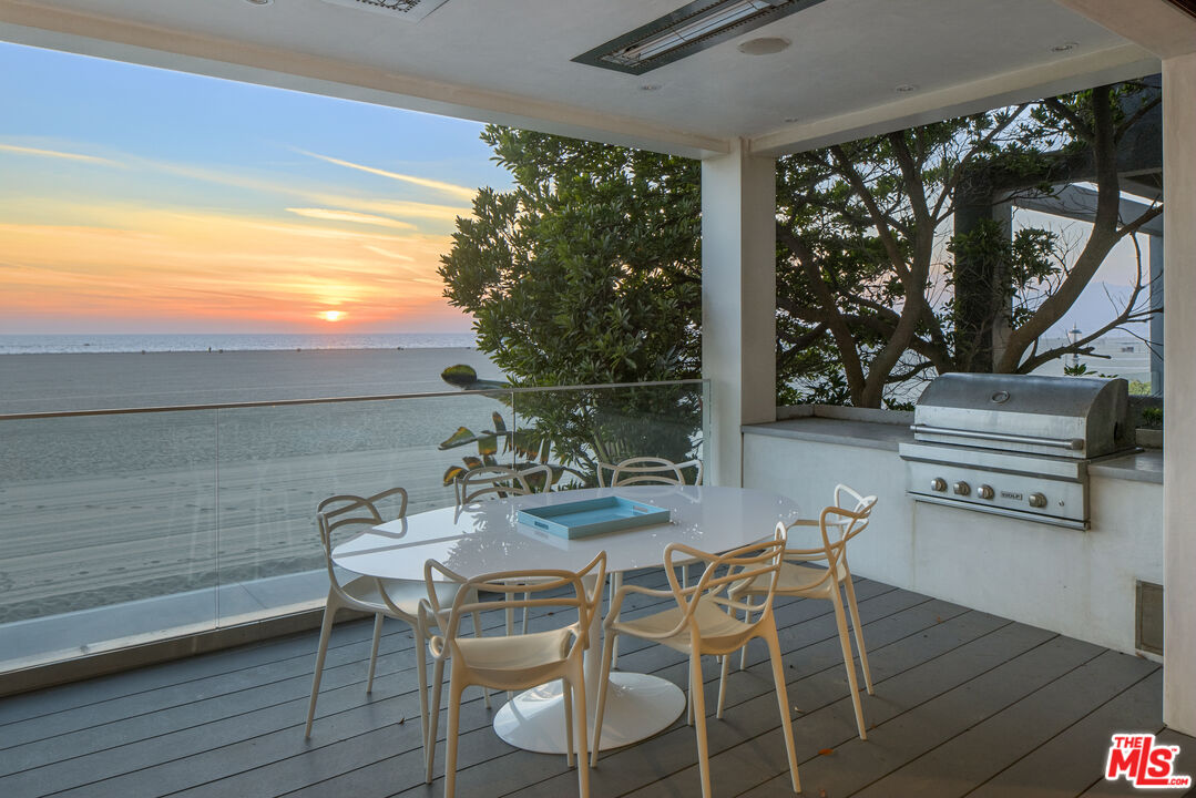 1347 Palisades Beach Rd